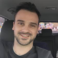 잘 배우고 싶으면 애기처럼 배워야 한다고 생각해요 걷고 있을때 넘어지면 잘 걷을때 까지 계속 일어나세요 애기들 넘어져도 안 창피해요.  단어 발음 잘 못 하면 잘 할때 까지 계속 계속 말 하세요 애기들