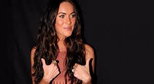 Just when pop culture fans thought the 2021 billboard music awards red carpet was closed, one on sunday, may 23, megan fox and machine gun kelly headed to the microsoft theater in los angeles. Megan Fox Thumbs 2021