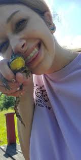 My cat brought a frog in my house 🤦🏼‍♀️ it's moving but it is bleeding