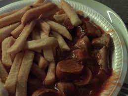 Currywurst und pommes in großaufnahme auf einem teller. Kalorien Fur Currywurst Pommes Fast Food Fddb