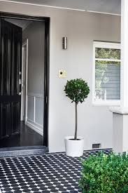 Easy front porch decorating ideas. 26 Welcoming Modern Front Porch Decor Ideas Digsdigs