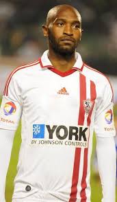 أثارت صورة لاعب كرة قدم مصري جدلا واسعا عبر مواقع التواصل، وذلك بعد تعرضه لحملة هجوم بسبب لون وكان محمود عبدالرازق المعروف باسم شيكابالا، قد نشر صورة لعائلته عبر انستغرام يهنئ فيها متابعيه بمناسبة عيد الفطر. ØµÙˆØ± Ø´ÙŠÙƒØ§Ø¨Ø§Ù„Ø§ Ø®Ù„ÙÙŠØ§Øª Ù„Ø§Ø¹Ø¨ Ù†Ø§Ø¯ÙŠ Ø§Ù„Ø²Ù…Ø§Ù„Ùƒ Ø§Ù„Ø³Ø§Ø¨Ù‚ ØµØ¨Ø§ÙŠØ§ ÙƒÙŠÙˆØª