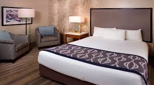 Wake up to views of downtown los angeles from the windows of your hotel suite. Hotel Rooms Suites In Downtown Las Vegas California Hotel Casino