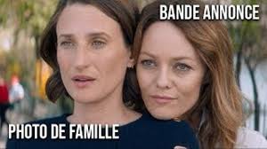 A catholic french couple sees their life upside down when their four daughters get married to men of different religion and origins. Photo De Famille Vanessa Paradis Camille Cottin Et Chantal Lauby Reunies Dans Une Bande Annonce Pleine D Emotion