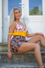 Cosmid - Paige Johnsons Yellow Top removed (9 photos) · Pandesia World