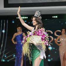 Laura Sahar, manantial de encanto | CR Hoy