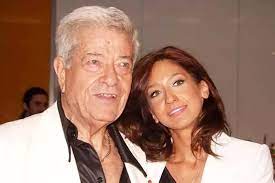 În 1986, simona florescu a devenit soția lui ion dichiseanu când avea doar 19 ani, iar actorul cu 35 de ani mai mult. Cum A Inceput Povestea De Dragoste Dintre Ion Dichiseanu È™i Simona Florescu MulÈ›i Au Fost Impotriva NoastrÄƒ Stiri Vedete Si Evenimente Viva Ro