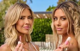 Pamela Manuel's Instagram, Twitter & Facebook