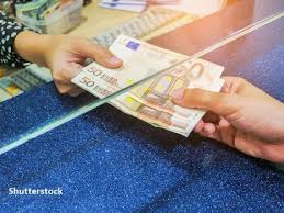 Convert 1 romanian leu to euro. Euro Mai DoboarÄƒ Un Record Pe PiaÈ›a Din Romania È™i DepÄƒÈ™eÈ™te Pentru Prima DatÄƒ 4 85 Lei Suciu Bnr Leul Se AsazÄƒ Intr O ZonÄƒ De Echilibru In Noul Context Incont Stirileprotv Ro