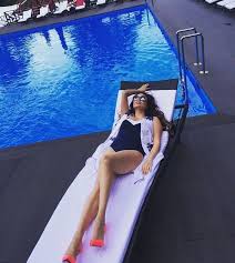 Ляйсан утяшева в откровенном наряде покрасовалась перед мужем. Lyajsan Utyasheva Porazhaet Figuroj Posle Vtoryh Rodov