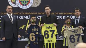 50 unutulmaz fotoğrafla alex de souza! Fenerbahce De Mesut Ozil Icin Imza Toreni Duzenlendi Anadolu Ajansi