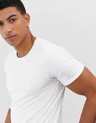 Manches montées, col en côte 1 x 1 et empiècement intérieur de même tissu sur l'arrière du col. Selected Homme T Shirt Confort Moulant Blanc Asos