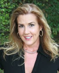 Kari Campbell's Instagram, Twitter & Facebook