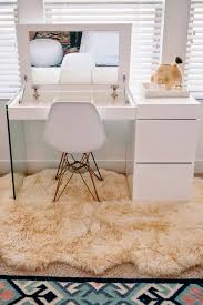 Makeup Vanity Table Ideas To Assist Your Makeup Routine Glaminati Com Bedroom Makeover Bedroom Vanity Master Bedroom Makeover
