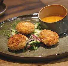 Garnelen Hack Buletten Mit Fruchtigem Aprikosen Ketchup Rezept Essen Und Trinken Rezepte Buletten Essen Und Trinken