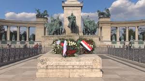 Vajon melyik a rosszabb, zsozé angolja vagy a nála lévő 4db fejhallgató? Walking Tour Gyalogtura Heroes Square Hosok Tere Budapest Hungary Magyarorszag Youtube