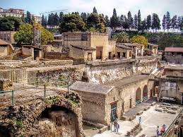 Gli scavi archeologici di ercolano hanno restituito i resti dell'antica città di ercolano, seppellita sotto una coltre di ceneri, lapilli e fango durante l'eruzione del vesuvio del 79, insieme a pompei, stabia ed oplonti. Scavi Archeologici Di Ercolano Home Facebook