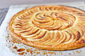 Recette tarte aux pommes facile : Caramelized Apple Tarte Fine Recipe Tarte Fine Aux Pommes Pate Feuilletee Facile Recette Tarte