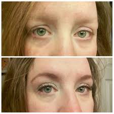 What's the difference in lashes between two pictures?