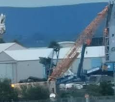 The crane collapsed where a block of flats was being built in watts grove and crashed on to two london's mayor sadiq khan said the collapse was a tragedy and his heartfelt condolences go out. Large Crane Overturn In The Uk Vertikal Net
