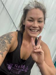 I'm making a commitment to myself to choose life. To choose joy. To choose  the small moments. 🤞 Lately I've found myself slipping back into old  habits, old beliefs, and an old