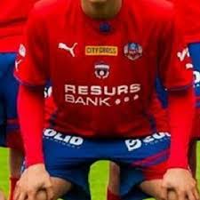 Tjena @patrikwestberg hur många likes behöver denna tweet få för att jag ska få kommentera en rögle match i årets shl med dig?. Richard Castro Castrorichard22 Twitter