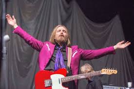 Tom Petty The Heartbreakers Top Charts For First Time Spin