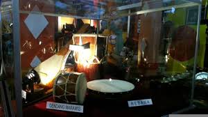 Tapi siapa yg sangka ternyata ada alat musik tradisional asli indonesia yang sudah mendunia. Lampung The Treasure Of Sumatra People Art Culture Events Tourism Board Of Lampung Province Page 7 Skyscrapercity