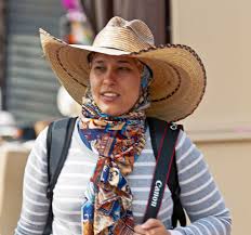 Pasti kamu pengen kan punya kulit seperti kakak yang ada dalam gambar? File Woman Wearing Mexican Cowboy Hat Over Hijab At Teotihuacan Jpg Cowboy Hats Mexican Cowboy Hats Women Wear
