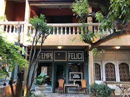 Misalnya, mampir ke coffee shop favorit. Tempat Nongkrong Jakarta Selatan Yang Aman Reddoorz Blog