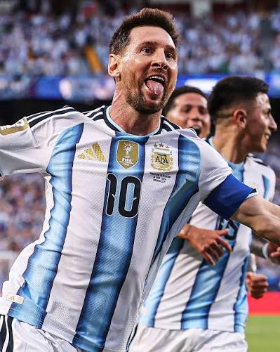 WHO ELSE BUT LIONEL MESSI?! 🐐🇦🇷 STARTING HIS SIXTH WORLD CUP IN STYLE  WITH A STUNNER 🤯🏆