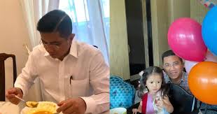 Ahli parlimen gombak, mohamed azmin ali diarahkan keluar oleh speaker dewan rakyat, tan sri pandikar amin mulia selepas. Rupanya Azmin Ali Ni Family Man Sempat Balik Sarapan Di Rumah Keluarga