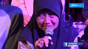 Kita di temani oleh bella seorang gadis cantik museum nike ardilla 2021 museum nike ardilla sekarang museum nike ardilla bandung. Ibunda Nike Ardilla Tak Kuasa Dengar Lagu Anaknya Youtube