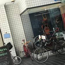 譲っていただいた自転車のパンク修理してます ちょっとの間ポカポカ陽気に包まれてます 滋賀 県 彦根市 の 侍 サイクルさんにいます これから サイクリング 日和だなぁ instagram photo instagram photo