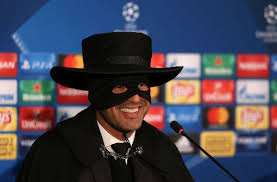 Diese ist die detaillierte profilseite des trainers paulo fonseca. Uefa Champions League Donezk Trainer Paulo Fonseca Tritt Als Zorro Vor Die Presse Fussball Stuttgarter Zeitung