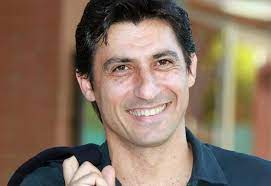 Emilio solfrizzi's films include agata e la tempesta, matrimoni, selvaggi, mi rifaccio vivo. Emilio Solfrizzi Il Cinema Ti Corrompe Non C E Via Di Scampo