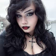 Tanya Polhill's Instagram, Twitter & Facebook