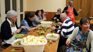 La Poire tapée et La Poule couasse main dans la main