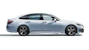 Silver hybrid fuel seats 5 doors 4 toyota crown has 4 doors and at transmission, along with a 2,500 cc hybrid engine. 15th Generation Toyota Crown Launched In Japan Updated