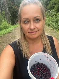 How to travel with fresh huckleberries from Montana to California?