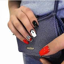 Hay muchos colores que puedes elegir en nuestro centro en palermo, ya sea multicolor, bicolor o monocolor, los más usados son: Unas Decoradas Belleza En La Punta De Los Dedos Unasdecoradasbonitas Manicura De Unas Unas Rojas Y Negras Unas De Gel Bonitas