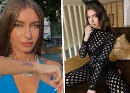 Elisa Esposito's Instagram, Twitter & Facebook