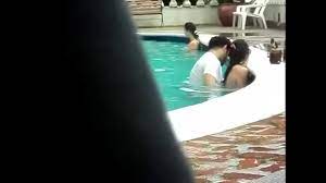 Gordinho metendo na piscina - Colombian Couple Caught Having Sex In A  Public - XVIDEOS.COM
