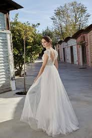 Ob im sommerkleid, in jeans oder im eleganten. Brautkleider In Verschiedenen Schnittformen Bine S Brautladchen