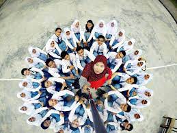 Persaingan dua putri aman keren untuk dimainkan dan gratis. 12 Gaya Anak Sekolahan Ketika Berfoto Kamu Yang Mana