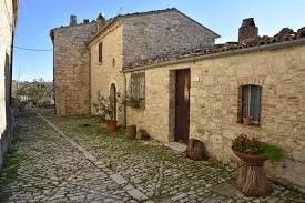 Haus kaufen in italien vom makler und von privat! Nachstes Italienisches Dorf Verkauft Hauser Fur Je Einen Euro Mannersache