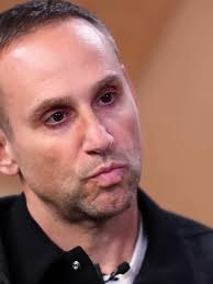 Focus and Competition in Business Disruption