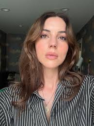 Posting old selfies bc I'm mid-move & in bed with a sinus infection. I'm  gonna miss that wallpaper 🥹 PS Can someone teach me how to take those full  outfit birdseye photos???