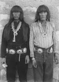 Hopi Hombres Con Vestimenta Occidental Native American Peoples Native American Men Native American Pictures