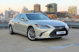 The 2019 toyota camry hybrid takes one of the top spots in our hybrid and electric car rankings. Lexus Es 2019 Review Carsguide